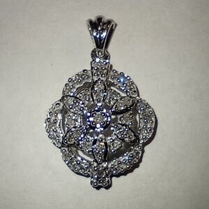 10k White Gold Diamond Pendant